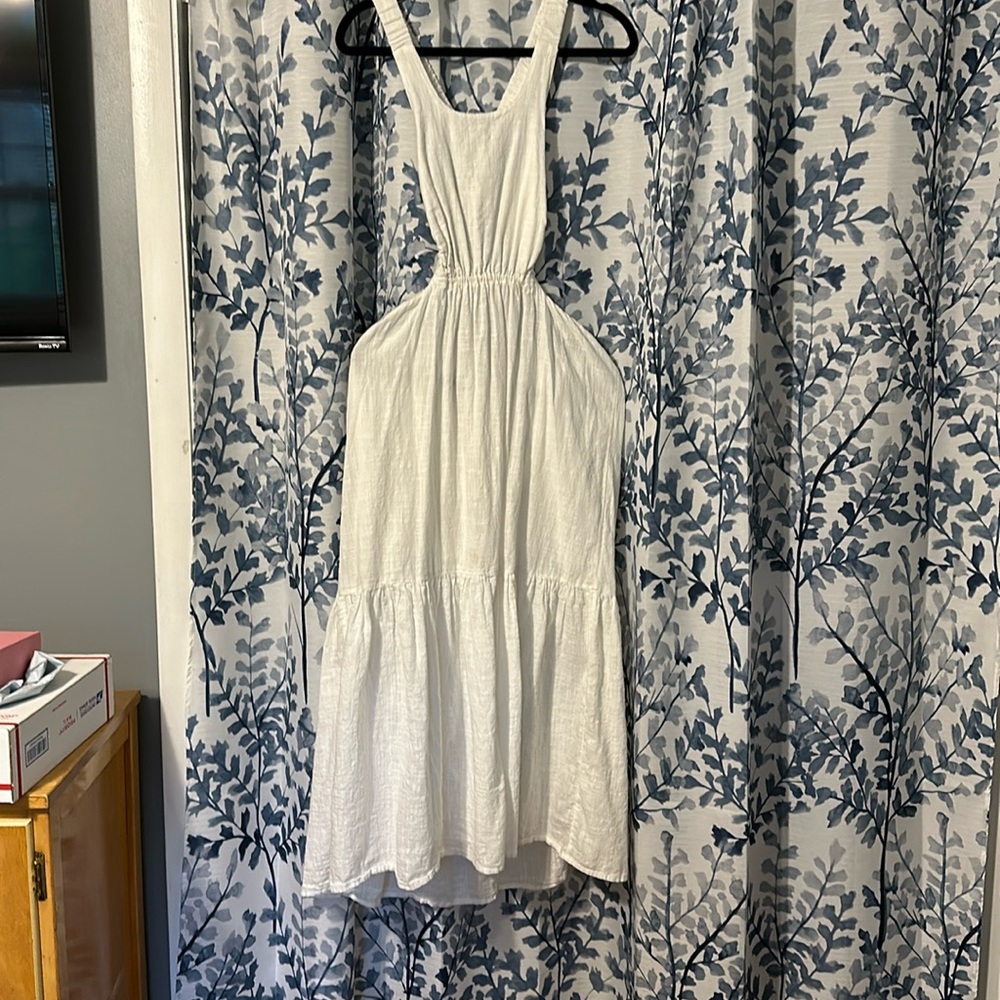 White billabong cross back low dress extra small